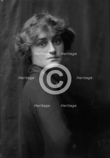 Johns, Miss, portrait photograph, 1913. Creator: Arnold Genthe.