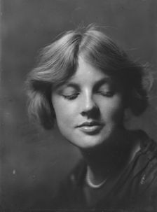 Johnston, Justine, Miss, portrait photograph, 1917. Creator: Arnold Genthe