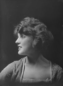 Johnston, Justine, Miss, portrait photograph, not before 1917. Creator: Arnold Genthe