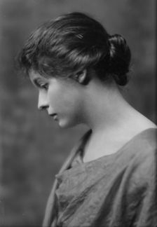 Johnson, Ethelyn, portrait photograph, 1914 Apr. 16. Creator: Arnold Genthe