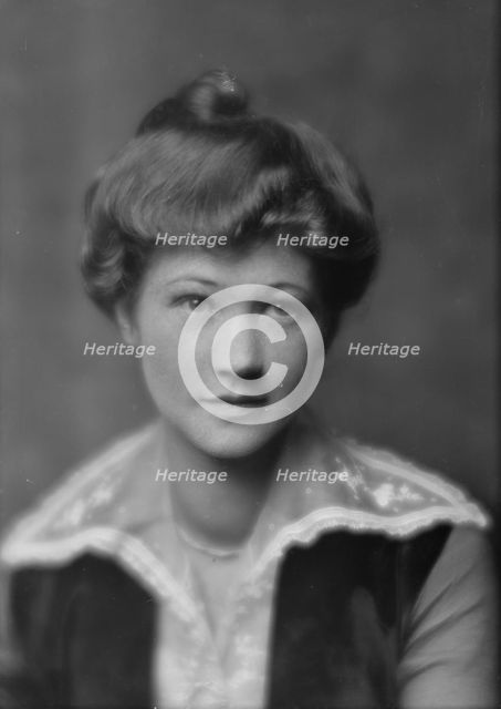 Johnson, H.A., Miss, portrait photograph, 1914 Dec. 15. Creator: Arnold Genthe.
