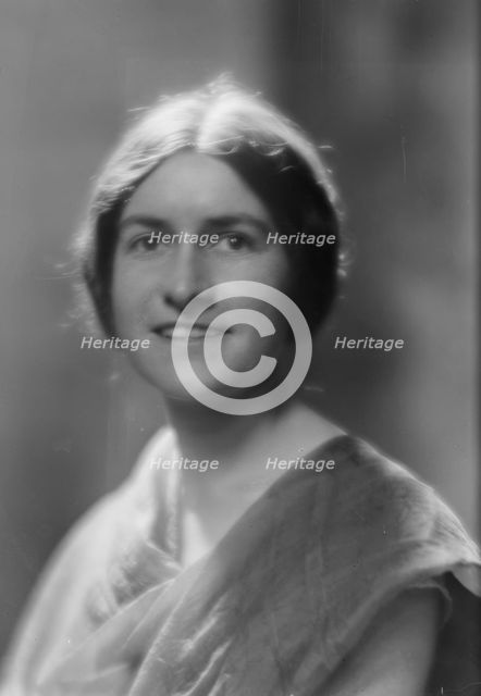 Jones, Lucy, Miss, portrait photograph, 1915 Oct. 8. Creator: Arnold Genthe.