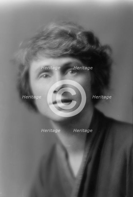 Jones, Margery, Miss, portrait photograph, 1914 Aug. 25. Creator: Arnold Genthe.