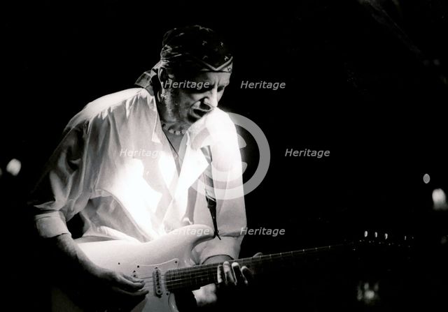Jose Neto, Ronnie Scott's, London, 1994. Artist: Brian O'Connor