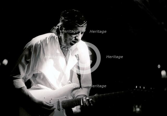 Jose Neto, Ronnie Scott's, London, 1994. Artist: Brian O'Connor
