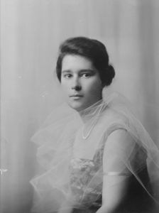 Joske, A., Mrs., portrait photograph, 1916. Creator: Arnold Genthe
