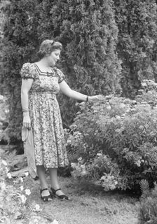 Javits, Benjamin, Mrs., standing outdoors, ca. 1925. Creator: Arnold Genthe