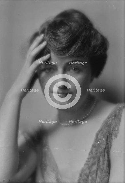 Jackson, Suzanne, Miss, portrait photograph, 1914 July 9. Creator: Arnold Genthe.