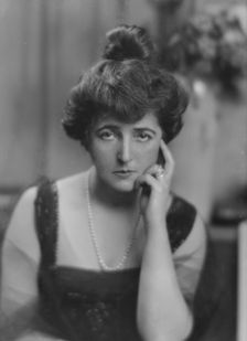 Jacobson, Clarence, Mrs., portrait photograph, 1916. Creator: Arnold Genthe