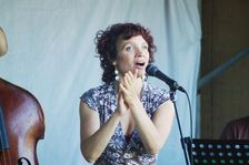 Jacqui Dankworth, Daneby Hall, Tunbridge Wells, Kent. Artist: Brian O'Connor