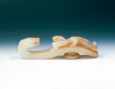 Jade garment hook with kui dragon, late Song-mid Ming dynasty, China, 13th-16th century
