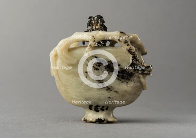 Jade snuff bottle in the form of a pomegranate, China, Qing dynasty, 1644-1911. Creator: Unknown.