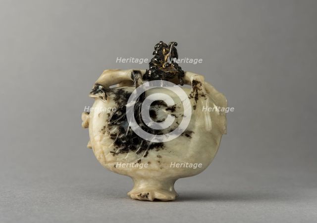 Jade snuff bottle in the form of a pomegranate, China, Qing dynasty, 1644-1911. Creator: Unknown.