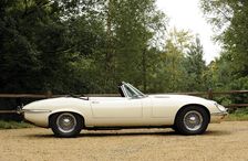 Jaguar E type 1974. Artist: Simon Clay