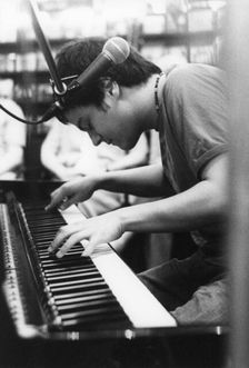 Jamie Cullum, Foyles Bookshop, London, 2003. Creator: Brian Foskett