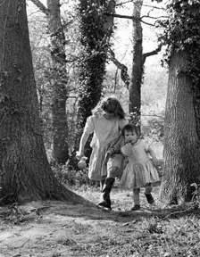 Janie and Daphne, gipsy girls, Charlwood, Surrey, 1964