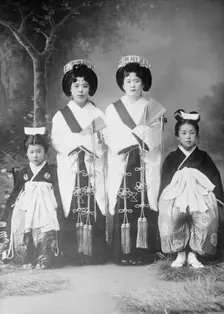Japanese girls, between c1915 and c1920. Creator: Bain News Service