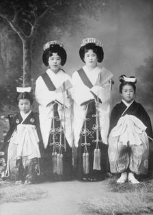 Japanese girls, between c1915 and c1920. Creator: Bain News Service