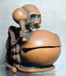 Japanese Netsuke of a skeleton playing a drum, 18th century