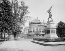 Jasper Monument and the De Soto Hotel, Savannah, Ga., c.between 1910 and 1920. Creator: Unknown