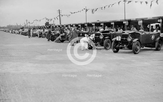 JCC Double Twelve Race, Brooklands, Surrey, 1929. Artist: Bill Brunell.