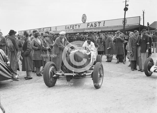JCC International Trophy, Brooklands, 7 May 1938.  Artist: Bill Brunell.