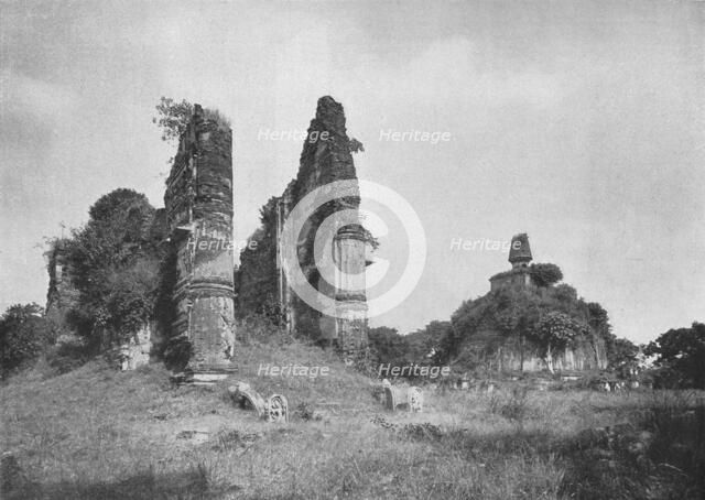 'Jetawanarama und Kiri-Dagoba (12. Jahrhundert n. Chr.), Pollonneruwa', 1926. Artist: Unknown.