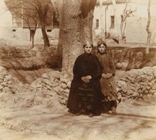 Jewish girls, Samarkand, between 1905 and 1915. Creator: Sergey Mikhaylovich Prokudin-Gorsky