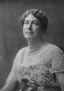 Jenkins, T. Clifton, Mrs., portrait photograph, 1917 Oct. 29. Creator: Arnold Genthe
