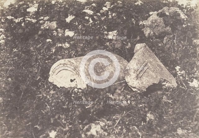 Jérusalem, Tombeau des rois de Juda, Couvercle de sarcophage et fragment d'une porte en pi..., 1854. Creator: Auguste Salzmann.