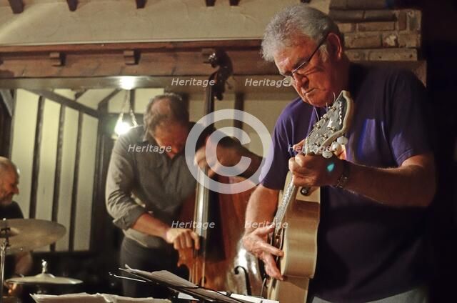 Jim Mullen, Scottish jazz guitarist, The Woodman, Ide Hill, Kent, 2012. Artist: Brian O'Connor.