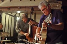 Jim Mullen, Scottish jazz guitarist, The Woodman, Ide Hill, Kent, 2012. Artist: Brian O'Connor