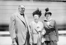 J.R. Day, wife and daughter, Imogene, between c1910 and c1915. Creator: Bain News Service