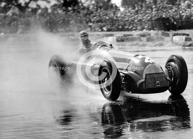 Juan Manuel Fangio driving a 1950 Alfa Romeo 158 in the International Trophy at Silverstone. Creator: Unknown.