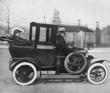 On 2nd March 1911, Home Secretary, Mr. Winston Churchill went to the Palace 1911, (1945)