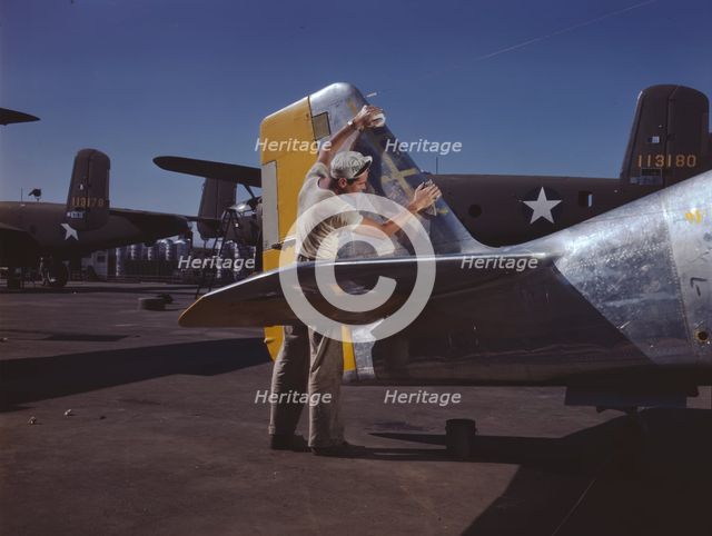 On North American's outdoor assembly line..., North American Aviation, Inc., Inglewood, Calif., 1942 Creator: Alfred T Palmer.