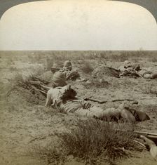 On the Fighting Line with the Queen's Finest, Modder River, South Africa Boer War, 1899-1902.Artist: Underwood & Underwood