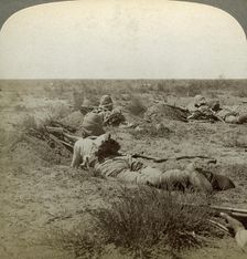 On the Fighting Line with the Queen's Finest, Modder River, South Africa Boer War, 1899-1902.Artist: Underwood & Underwood