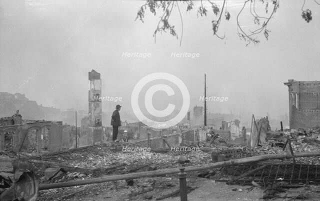 On the ruins (April 1906), Chinatown, San Francisco, 1906 Apr. Creator: Arnold Genthe.