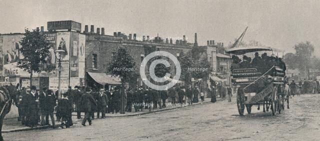 'On the Road to Kew Gardens, Sunday Afternoon', 1901. Artist: George Newnes.