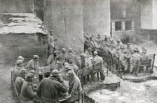 "On Tiendra"; Nos soldats perfectionnent leurs installations de guerre 1915 (1924). Creator: Unknown