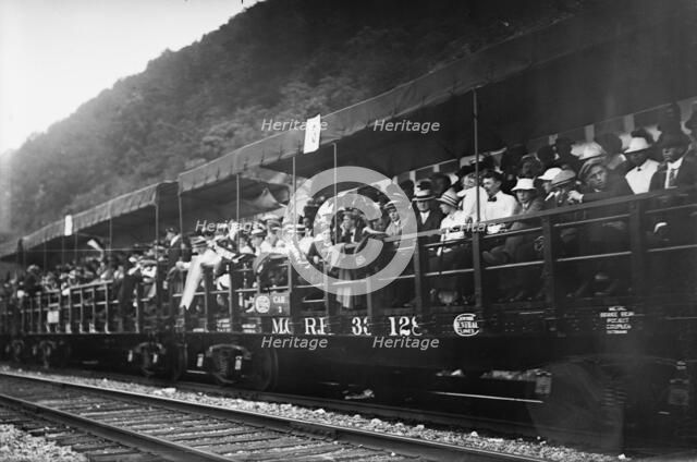 Observation train, Po'keepsie, 1913. Creator: Bain News Service.