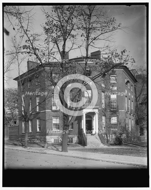 Octagon House, between 1910 and 1920. Creator: Harris & Ewing.