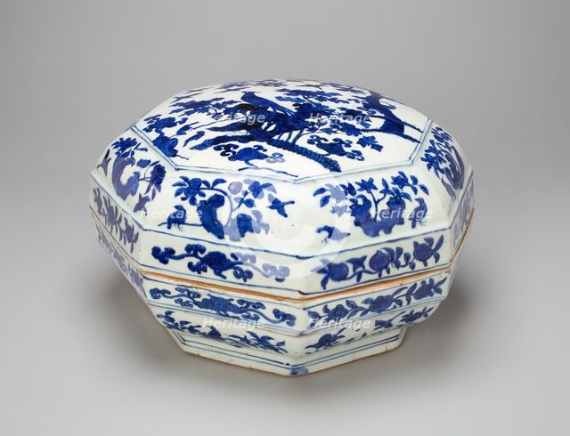 Octagonal Box with Birds, Peony Flowers, and Peach..., Ming dynasty, Jiajing reign (1522-1566). Creator: Unknown.