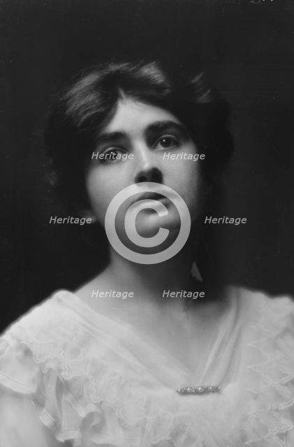 Ochs, Miss, portrait photograph, 1913. Creator: Arnold Genthe.