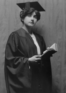 Ochs, Miss, portrait photograph, 1913. Creator: Arnold Genthe