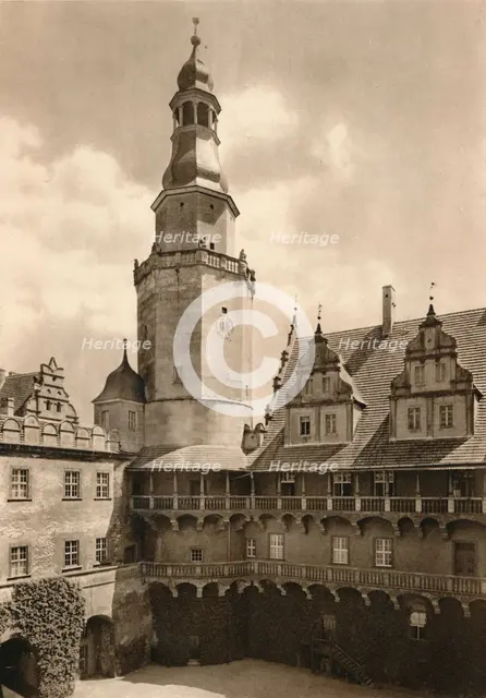 'Oels (Schlesien) - Courtyard of the Castle', 1931. Artist: Kurt Hielscher.