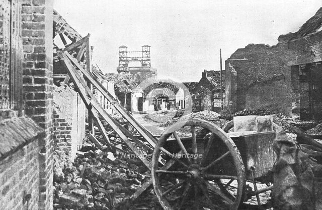 'Offensive en Artois; Une rue de Loos, le 25 septembre', 1915 (1924). Creator: Unknown.