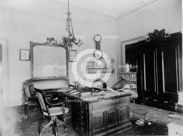 Office in Bureau of Engraving and Printing, Washington, D.C., between 1880 and 1910(?). Creator: Frances Benjamin Johnston.