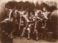 [Officer of the 92nd Gordon Highlanders Reading to the Troops, Edinburgh Castle], April 9, 1846 . Creators: David Octavius Hill, Robert Adamson, Hill & Adamson